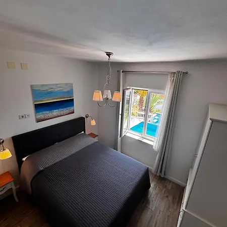 Semesterbostad Lantana Bol